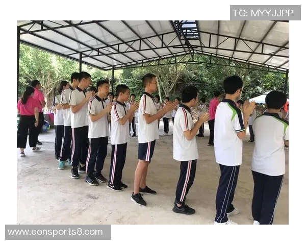 马上踢足球享受运动乐趣提升团队协作能力释放压力与激情